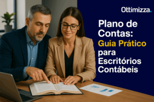 Mesa de escritório com laptop aberto exibindo plano de contas contábil, papéis organizados com gráficos, calculadora e caneta sobre superfície de madeira clara