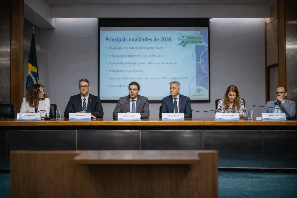 Contadora orientando contribuinte sobre declaração do Imposto de Renda 2026 em ambiente moderno