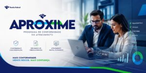Contador apresenta programa digital a grupo de clientes em ambiente moderno
